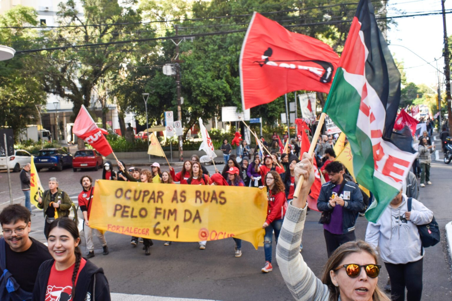 Ato do 1º de Maio apoia greve no Zaffari e pede o fim da escala 6×1 em Porto Alegre